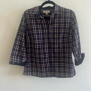 Faconable button down fitted shirt. Sz M